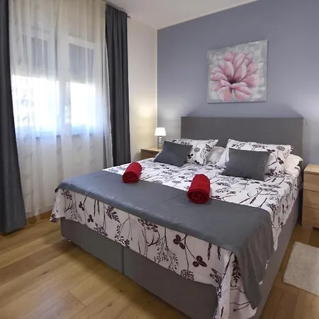 Greenvine Apartment *