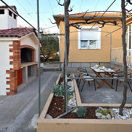 Greenvine Apartment *